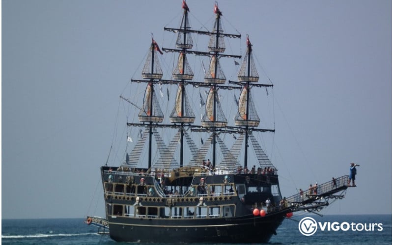 Side Sunset Boat Tour with Dinner, Drinks, and Entertainment - 7