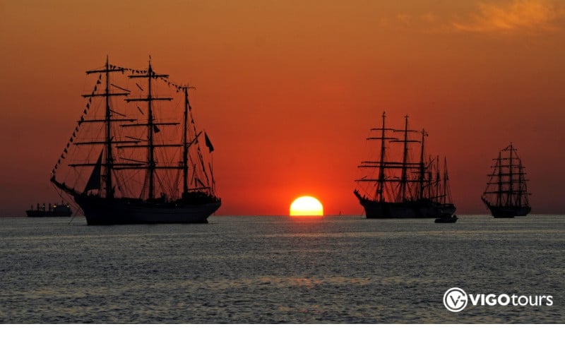 Side Sunset Boat Tour with Dinner, Drinks, and Entertainment - 10