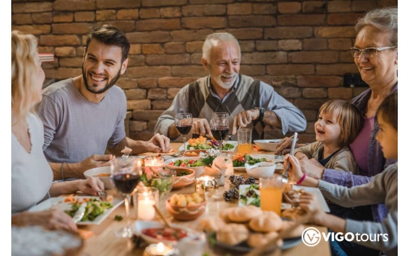 Tradycyjna Kolacja z Rodziną w Okolicy Side - 3