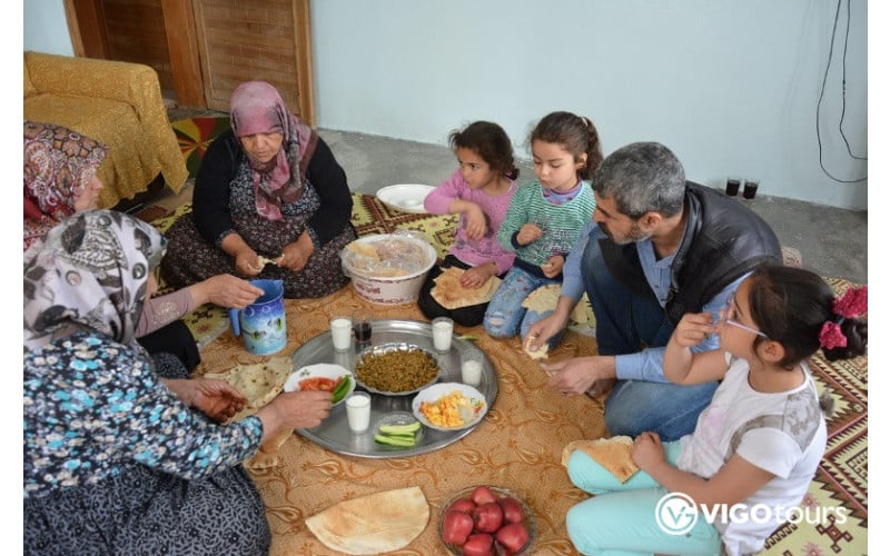 Tradycyjna Kolacja z Rodziną w Okolicy Side - 6